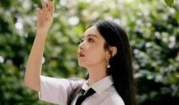 翠花在娱乐圈里吃瓜,揭秘明星幕后故事